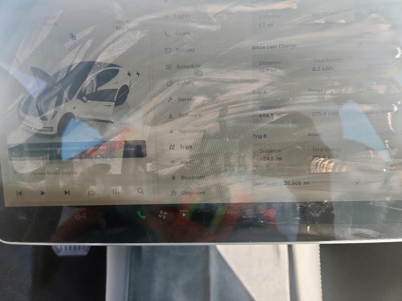 5YJ3E1EA6PF466629 - 2023 TESLA MODEL 3 Weiß Foto 9