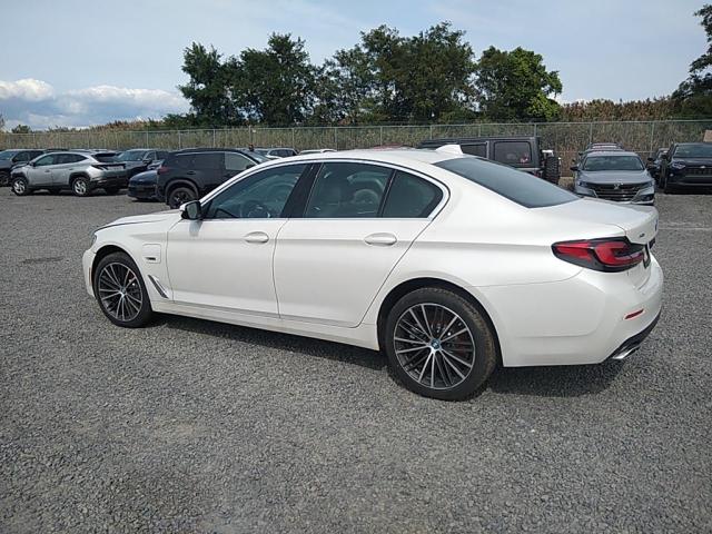 WBA33AG08PCM49416 - 2023 BMW 530XE WHITE photo 3