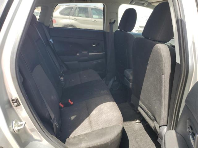 JA4AP4AU6KU021546 - 2019 MITSUBISHI OUTLANDER SE SILVER photo 10