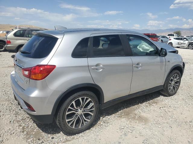 JA4AP4AU6KU021546 - 2019 MITSUBISHI OUTLANDER SE SILVER photo 3