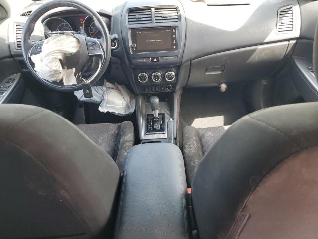 JA4AP4AU6KU021546 - 2019 MITSUBISHI OUTLANDER SE SILVER photo 8