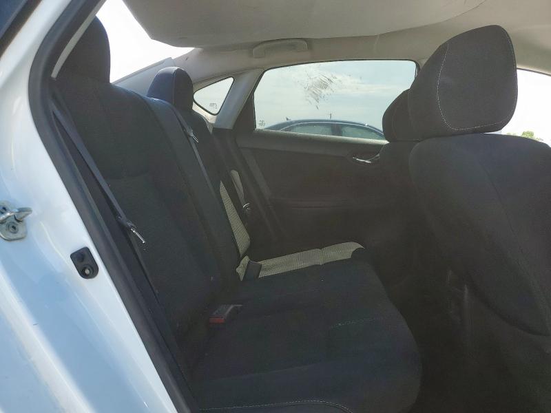 3N1AB7AP5JY256518 - 2018 NISSAN SENTRA S 白色 照片 10