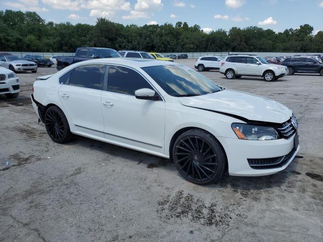 1VWCH7A38DC002698 - 2013 VOLKSWAGEN PASSAT SEL WHITE photo 4