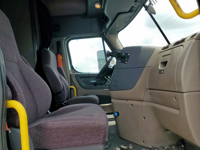 1FUGGHDV9JLJS9152 - 2018 FREIGHTLINER CASCADIA 1 Սպիտակ լուսանկար 5