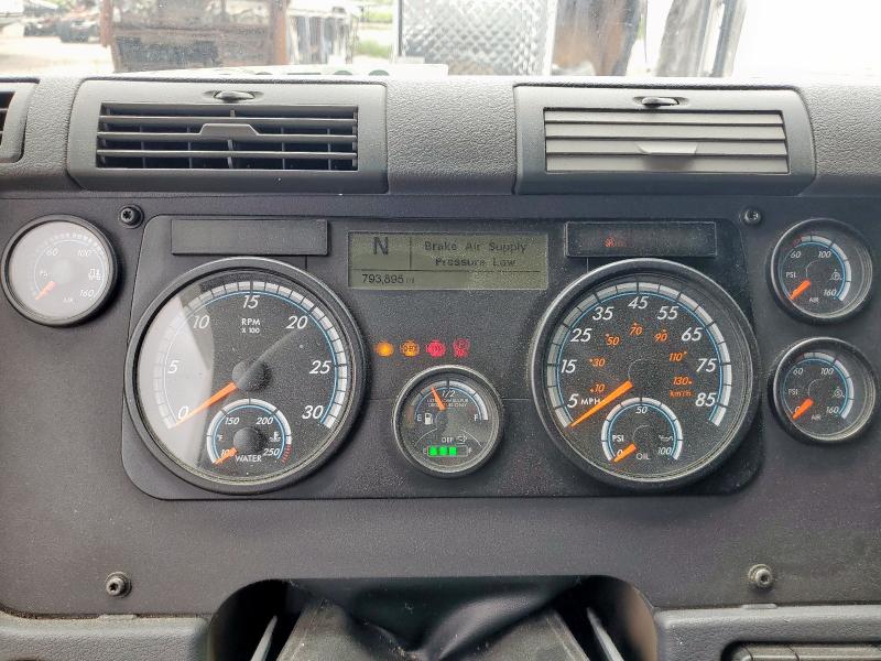 1FUGGHDV9JLJS9152 - 2018 FREIGHTLINER CASCADIA 1 Սպիտակ լուսանկար 8