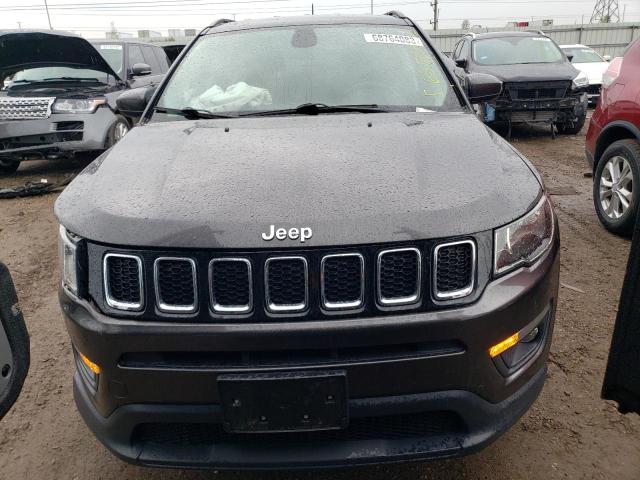 3C4NJDBB1JT349701 - 2018 JEEP COMPASS LATITUDE GRAY photo 5