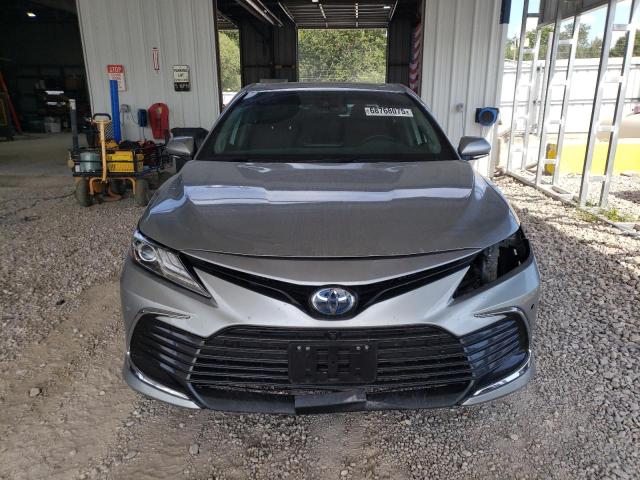 4T1F31AK1NU572777 - 2022 TOYOTA CAMRY XLE Plata foto 5