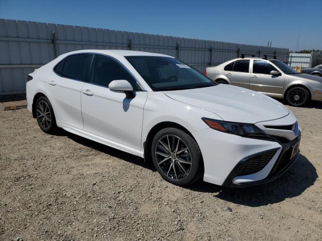 4T1T11AK6RU863760 - 2024 TOYOTA CAMRY SE NIGHT SHADE WHITE photo 4