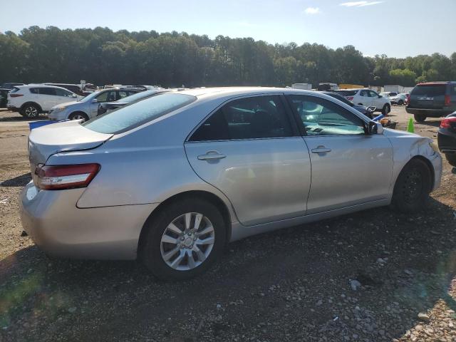 4T1BF3EK4BU678986 - 2011 TOYOTA CAMRY BASE SILVER photo 3