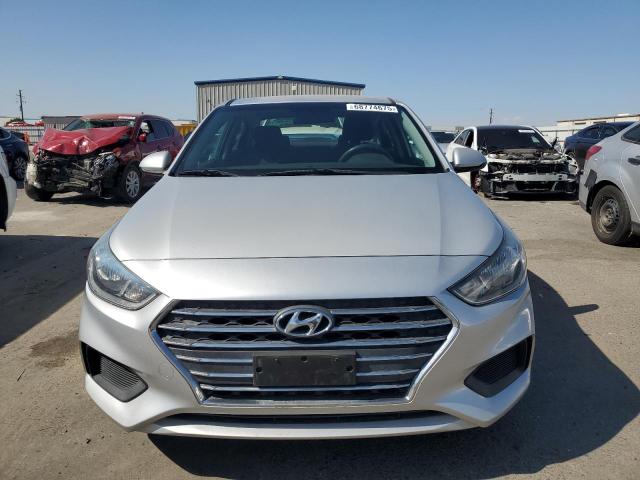 3KPC24A33KE052157 - 2019 HYUNDAI ACCENT SE Argent photo 5