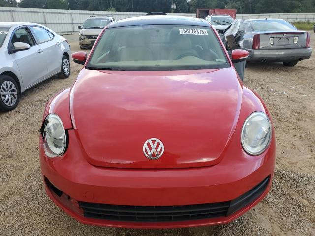 3VWJP7AT7DM645990 - 2013 VOLKSWAGEN BEETLE RED photo 5