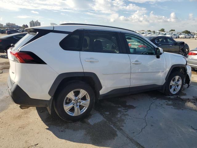 2T3W1RFV5MC161431 - 2021 TOYOTA RAV4 XLE WHITE photo 3