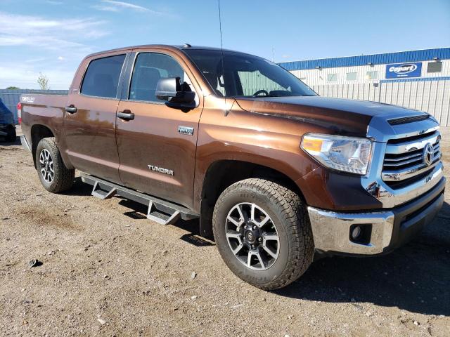 5TFDW5F13HX641627 - 2017 TOYOTA TUNDRA CREWMAX SR5 BROWN photo 4