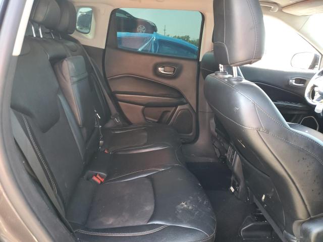 3C4NJDBB5JT392437 - 2018 JEEP COMPASS LATITUDE Մոխրագույն լուսանկար 11