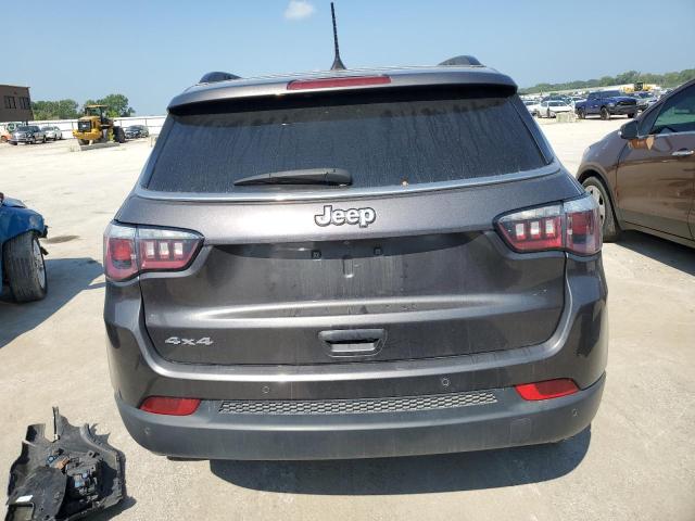 3C4NJDBB5JT392437 - 2018 JEEP COMPASS LATITUDE Մոխրագույն լուսանկար 6