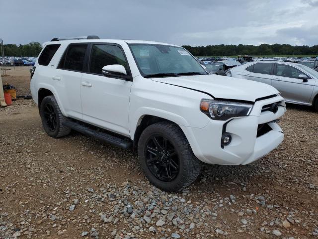 JTEFU5JR1P5283915 - 2023 TOYOTA 4RUNNER SR5 WHITE photo 4