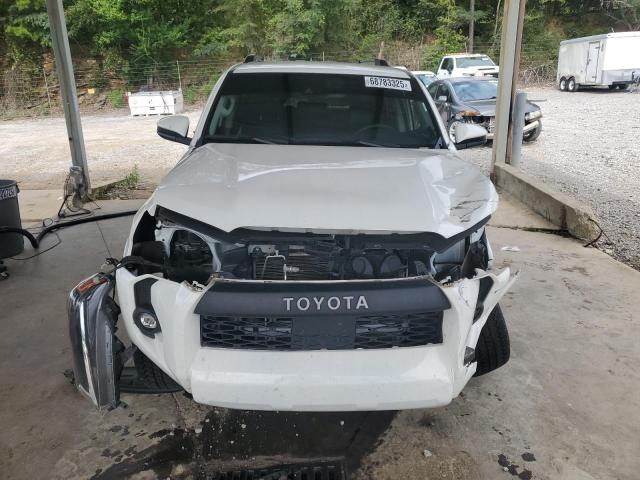 JTEMU5JRXN6036861 - 2022 TOYOTA 4RUNNER SR5/SR5 PREMIUM WHITE photo 5