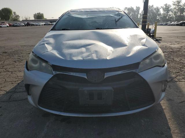 4T1BF1FKXGU590969 - 2016 TOYOTA CAMRY LE 银色 照片 5