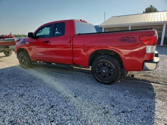 5TFUW5F14BX199335 - 2011 TOYOTA TUNDRA DOUBLE CAB SR5 RED photo 2