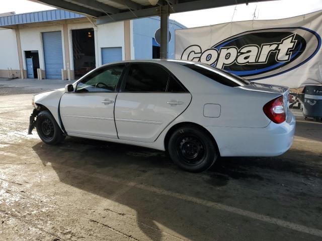 JTDBE32K420024329 - 2002 TOYOTA CAMRY LE WHITE photo 2