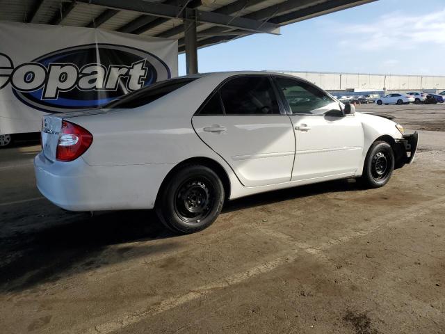 JTDBE32K420024329 - 2002 TOYOTA CAMRY LE WHITE photo 3