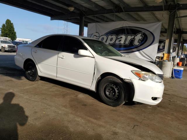 JTDBE32K420024329 - 2002 TOYOTA CAMRY LE WHITE photo 4