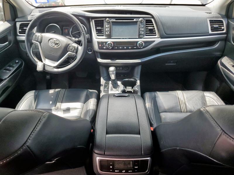 5TDJZRFH8JS897918 - 2018 TOYOTA HIGHLANDER SE 灰色 照片 8