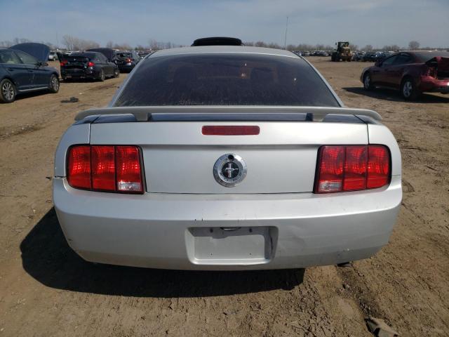 1ZVFT80N755153168 - 2005 FORD MUSTANG SILVER photo 6