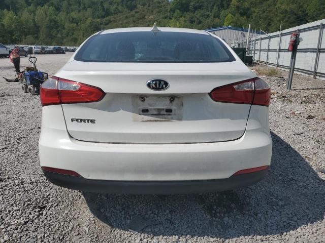 KNAFK4A61G5445081 - 2016 KIA FORTE LX WHITE photo 6