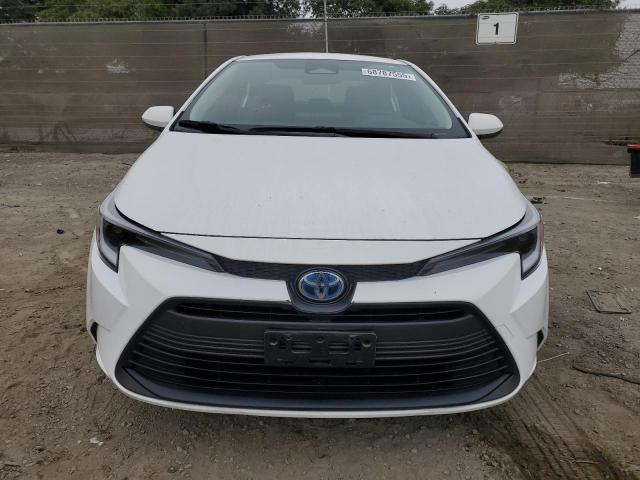 JTDBCMFE7R3066633 - 2024 TOYOTA COROLLA LE WHITE photo 5