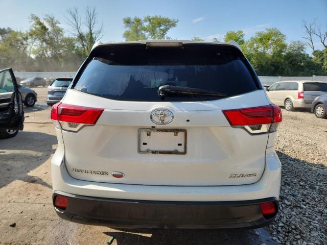 5TDJZRFH5KS597772 - 2019 TOYOTA HIGHLANDER SE 白色 照片 6