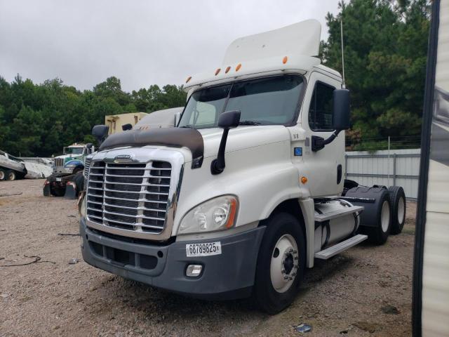 1FUJGEDR2DLFA9301 - 2013 FREIGHTLINER CASCADIA 1 Білий фото 2