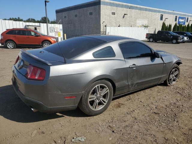 1ZVBP8AM5B5120433 - 2011 FORD MUSTANG GRAY photo 3