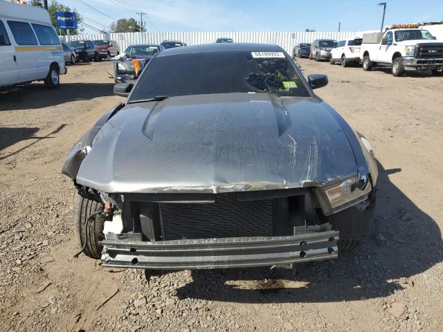 1ZVBP8AM5B5120433 - 2011 FORD MUSTANG GRAY photo 5