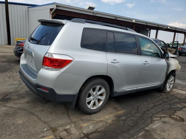 5TDBK3EH5CS110613 - 2012 TOYOTA HIGHLANDER BASE Gümüş fotoğraf 3
