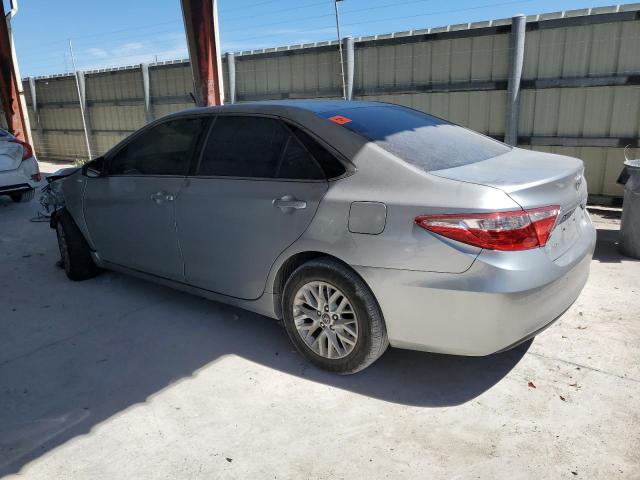 4T1BF1FK4HU372317 - 2017 TOYOTA CAMRY LE 银色 照片 2
