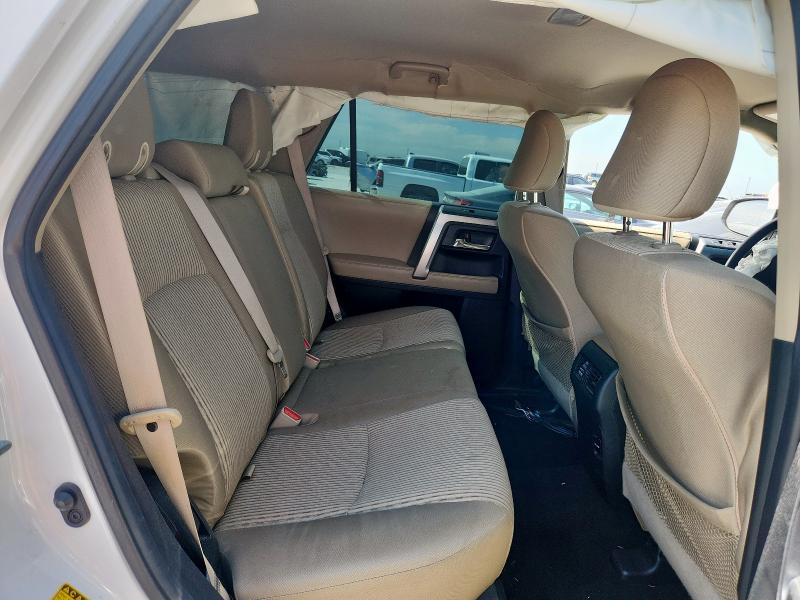 JTEZU5JRXJ5167469 - 2018 TOYOTA 4RUNNER SR5 أبيض صورة 11