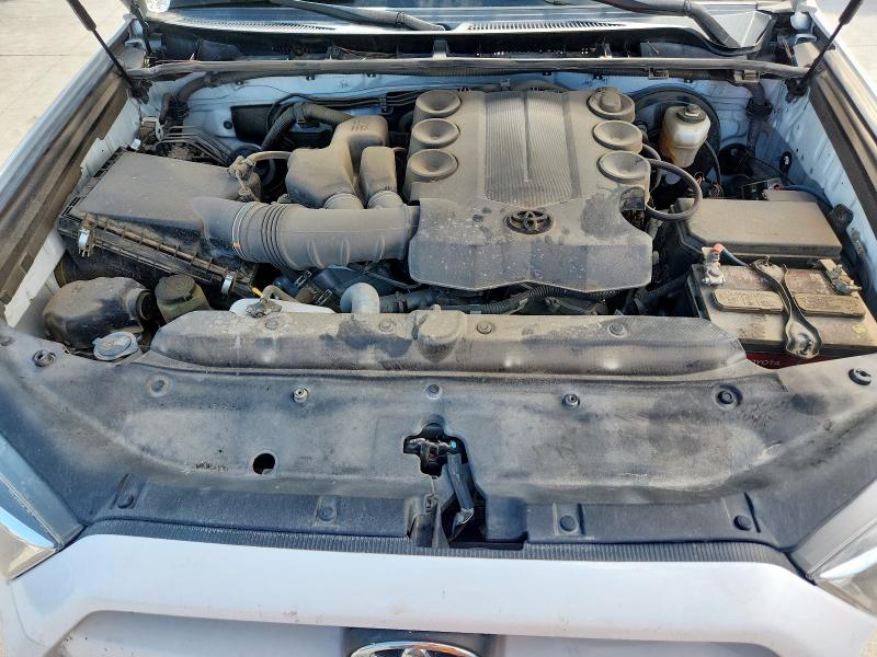 JTEZU5JRXJ5167469 - 2018 TOYOTA 4RUNNER SR5 أبيض صورة 12