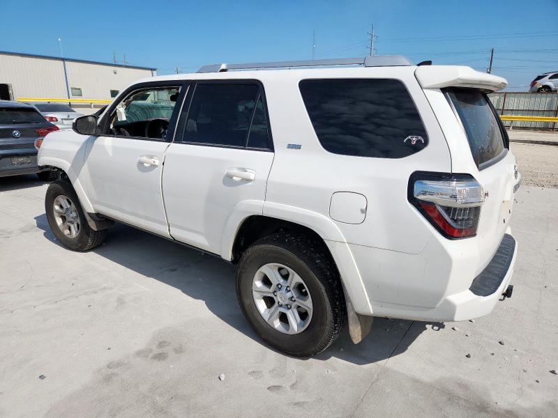 JTEZU5JRXJ5167469 - 2018 TOYOTA 4RUNNER SR5 أبيض صورة 2