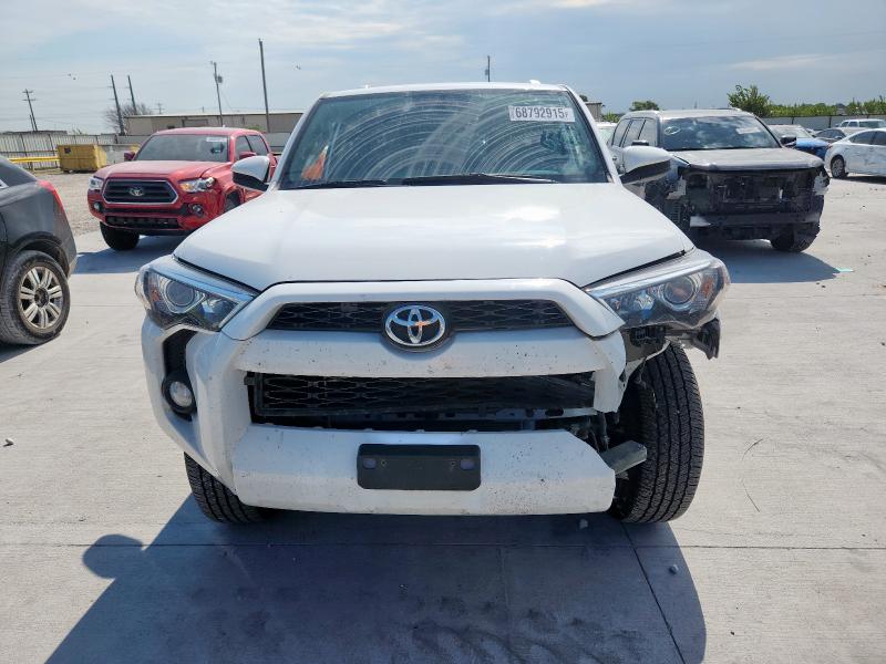JTEZU5JRXJ5167469 - 2018 TOYOTA 4RUNNER SR5 أبيض صورة 5