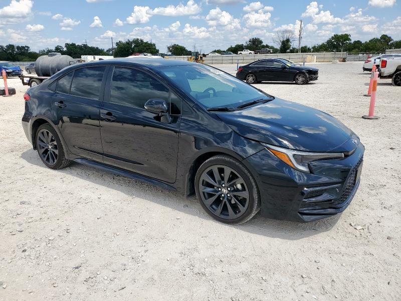 JTDBCMFE0R3042495 - 2024 TOYOTA COROLLA LE BLACK photo 4