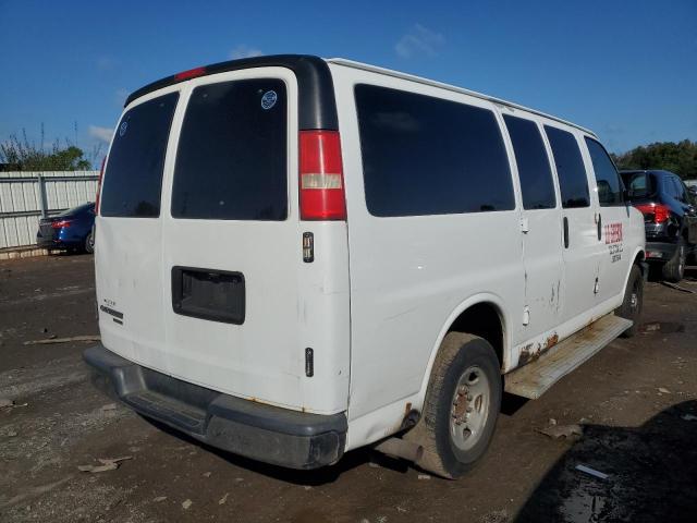 1GAHG35K581157273 - 2008 CHEVROLET EXPRESS G3 WHITE photo 3