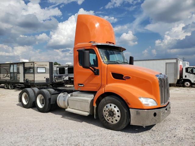 1XPBDP9X5HD419051 - 2017 PETERBILT 579 ORANGE photo 1