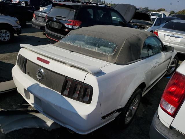 1ZVFT85H565243617 - 2006 FORD MUSTANG GT WHITE photo 3