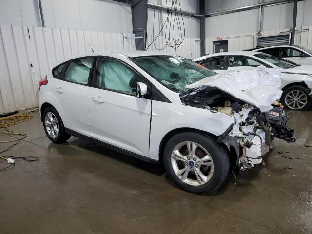 1FADP3K2XEL307197 - 2014 FORD FOCUS SE WHITE photo 4