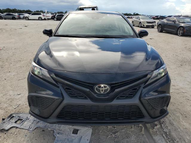 4T1G11AK4PU831985 - 2023 TOYOTA CAMRY SE NIGHT SHADE BLACK photo 5