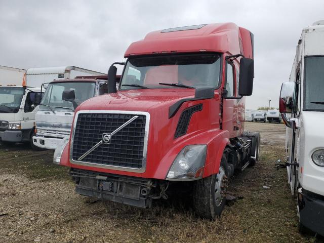 4V4NC9TH0HN989701 - 2017 VOLVO VN VNL RED photo 2