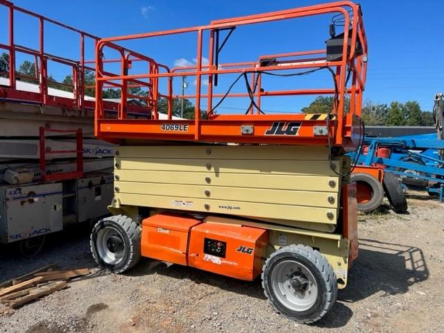 M200039437 - 2021 OTHER JLG 4069LE ORANGE photo 2