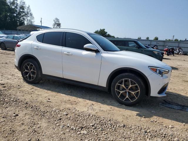 ZASFAKBN3J7C26917 - 2018 ALFA ROMEO STELVIO TI WHITE photo 4