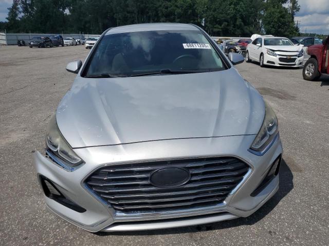 5NPE24AF0KH739742 - 2019 HYUNDAI SONATA SE Argent photo 5